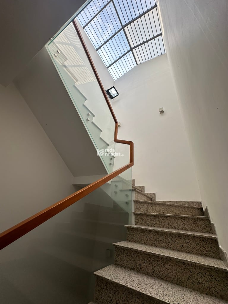 BÁN BIỆT THỰ MINI NGUYỄN QUÝ YÊM 90M2 4 TẦNG CHỈ 7.8 TỶ HẺM 8M NGANG KHỦNG 6.75M NỘI THẤT CAO CẤP