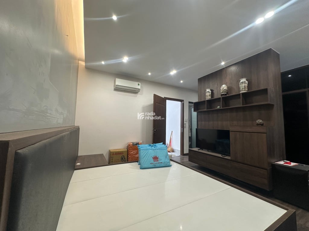 BÁN BIỆT THỰ MINI NGUYỄN QUÝ YÊM 90M2 4 TẦNG CHỈ 7.8 TỶ HẺM 8M NGANG KHỦNG 6.75M NỘI THẤT CAO CẤP