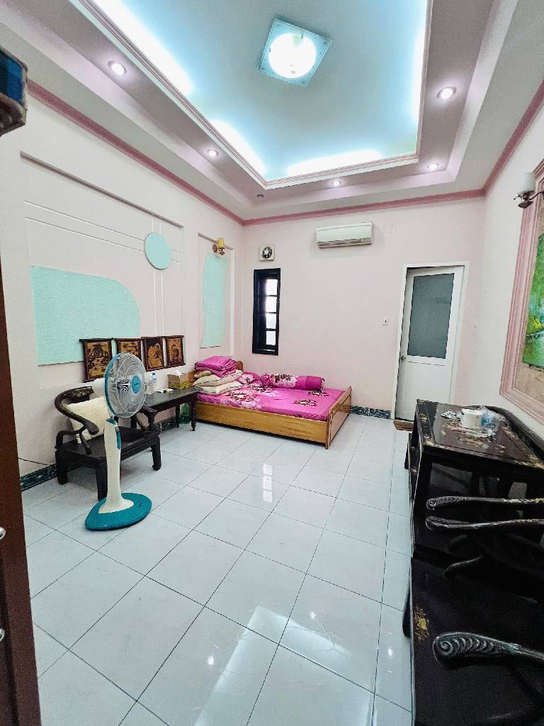 NGANG 8M- MẶT TIỀN KHU BÀN CỜ- ĐƯỜNG 13M - VỈA HÈ RỘNG- NHÀ KIÊN CỐ - 5 TẦNG