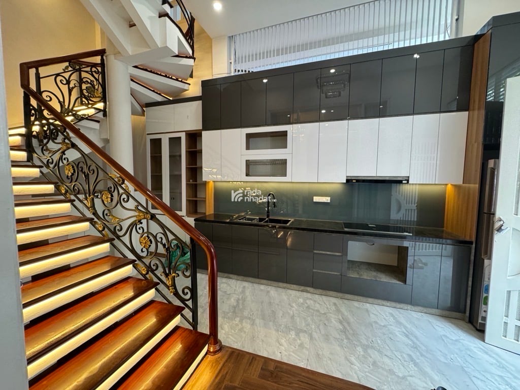 Bán Á Hậu Hồng Tiến - Biệt Thự Mini - Lô Góc 3 Thoáng