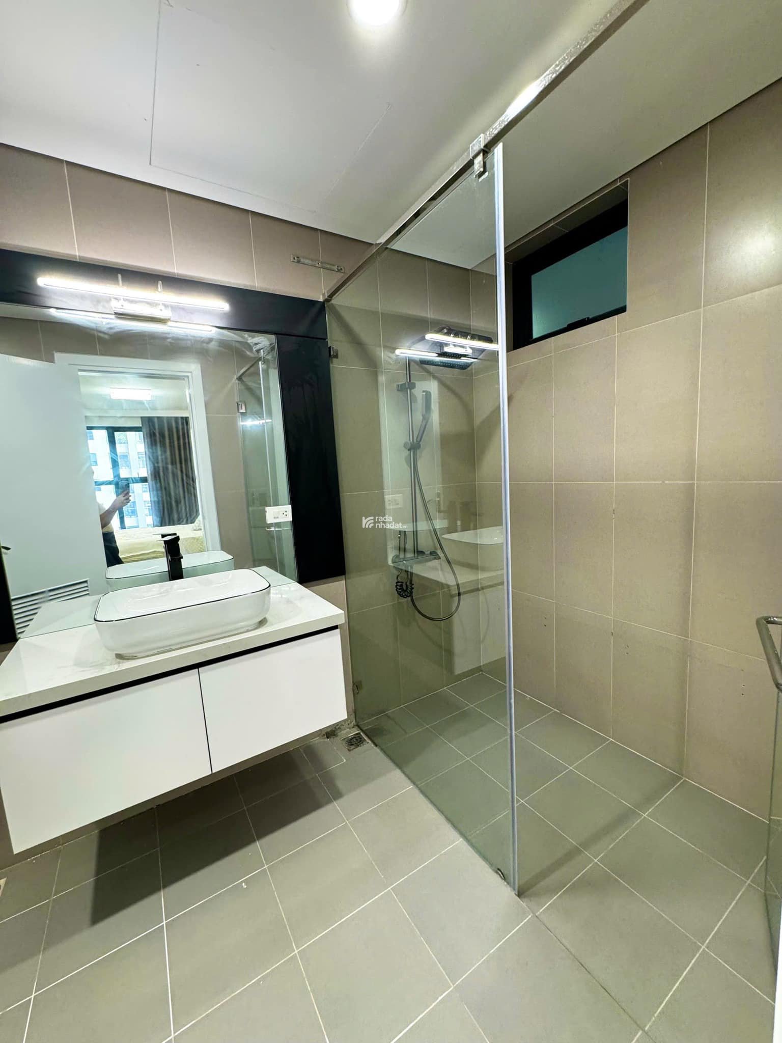 Cần bán căn 4PN 2WC 139m2 giá 8,5tỷ tại Diamond Goldmark. Giá rẻ nhất hiện nay. Liên hệ Ms Vân Hà