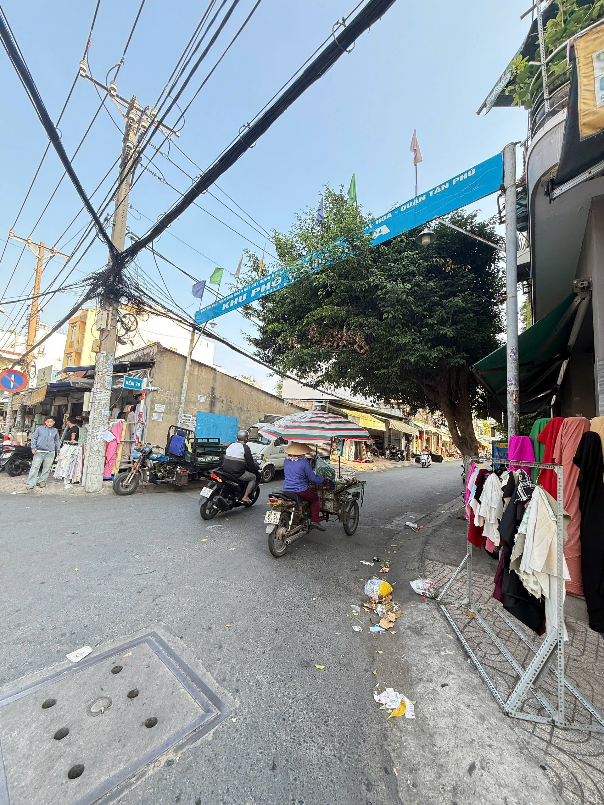 SÁT MT LUỸ BÁN BÍCH NGAY KHU CHỢ VÃI SẦM UẤT TÂN PHÚ DT: 57M2 - Ngang 5M