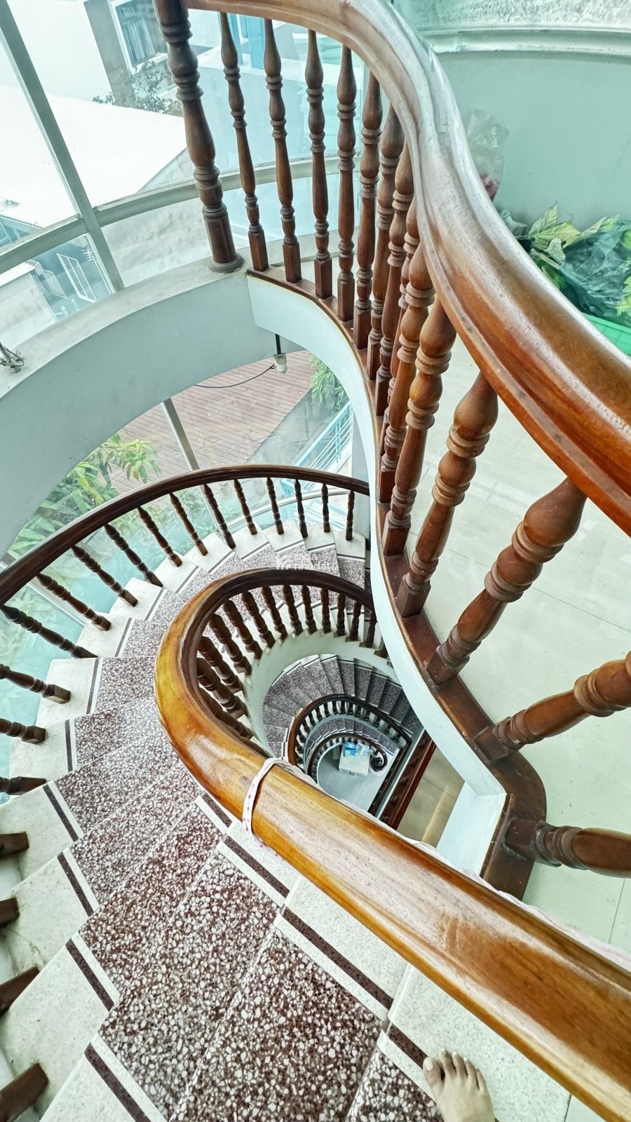 Bán đất tặng Biệt Thự 4tầng với sân vườn Tạ Quang Bửu Quận 8.