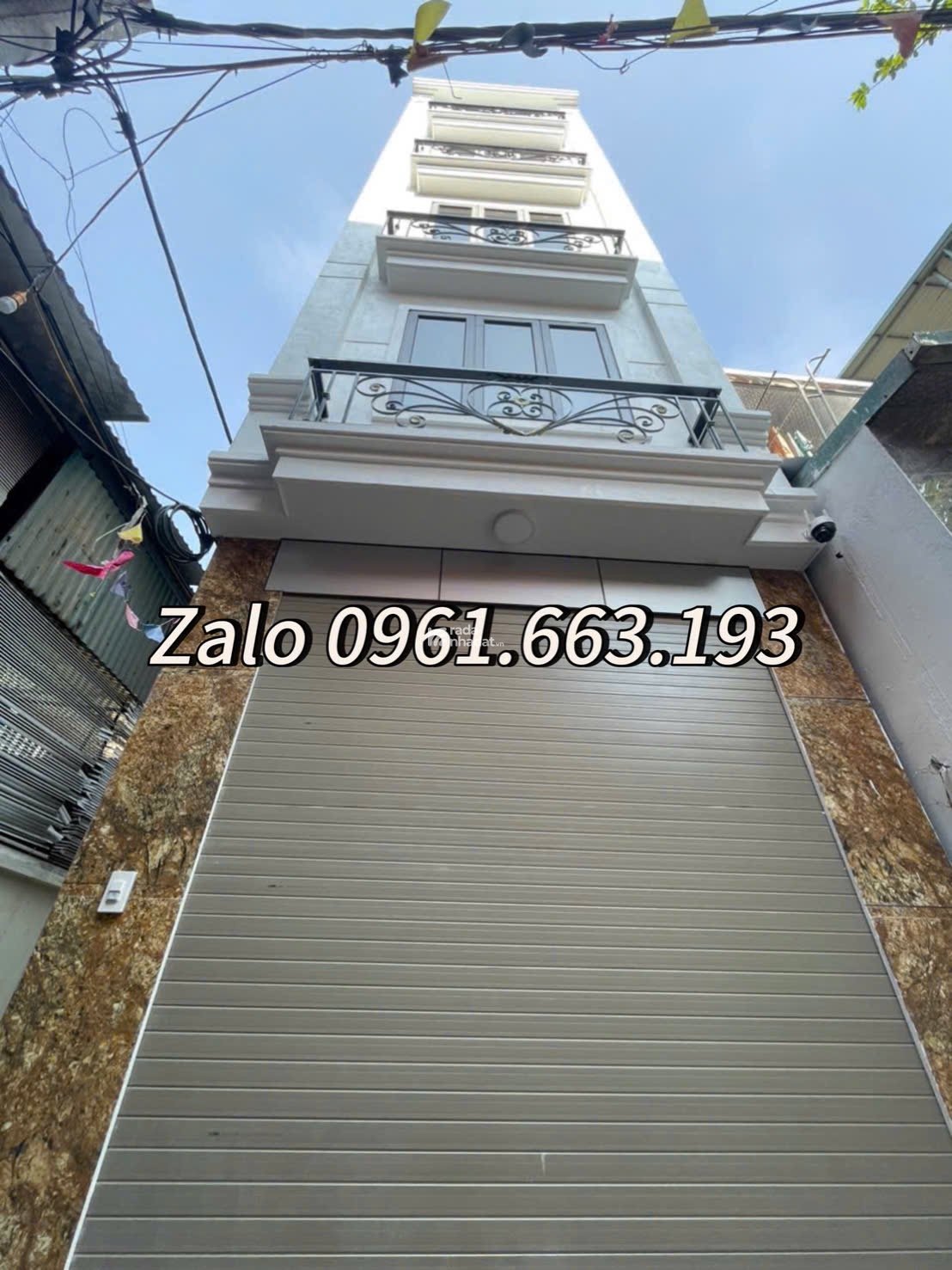 Hiếm_Chính chủ gửi bán căn lô góc 30m2 x 5 tầng ngõ thông, ba gác chạy ầm ầm tại Thanh Trì