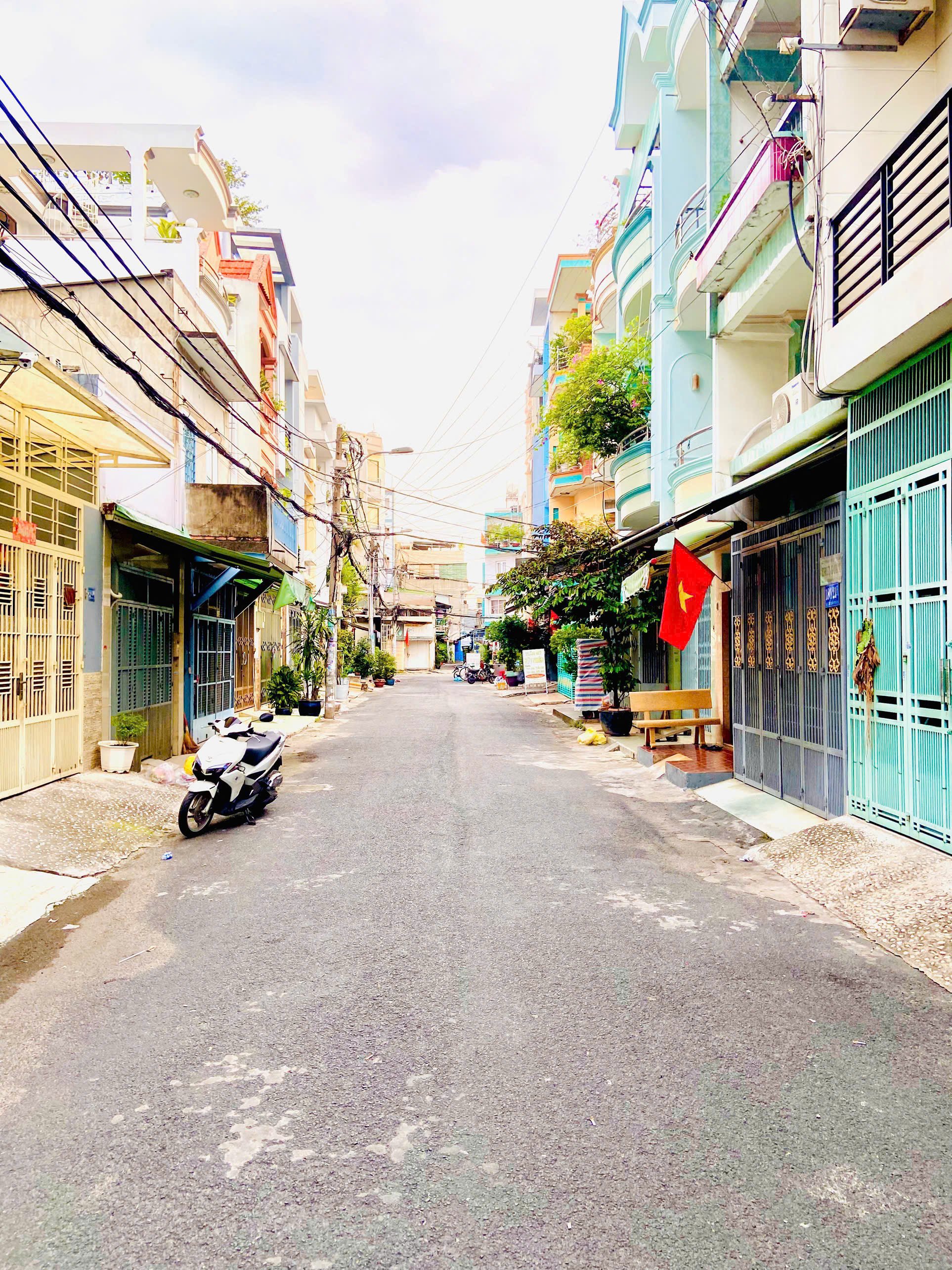 BÁN MT BẾN CÁT-4X25M-NHÀ C4-KHU XÂY CAO ĐƯỢC -15 TỶ TL