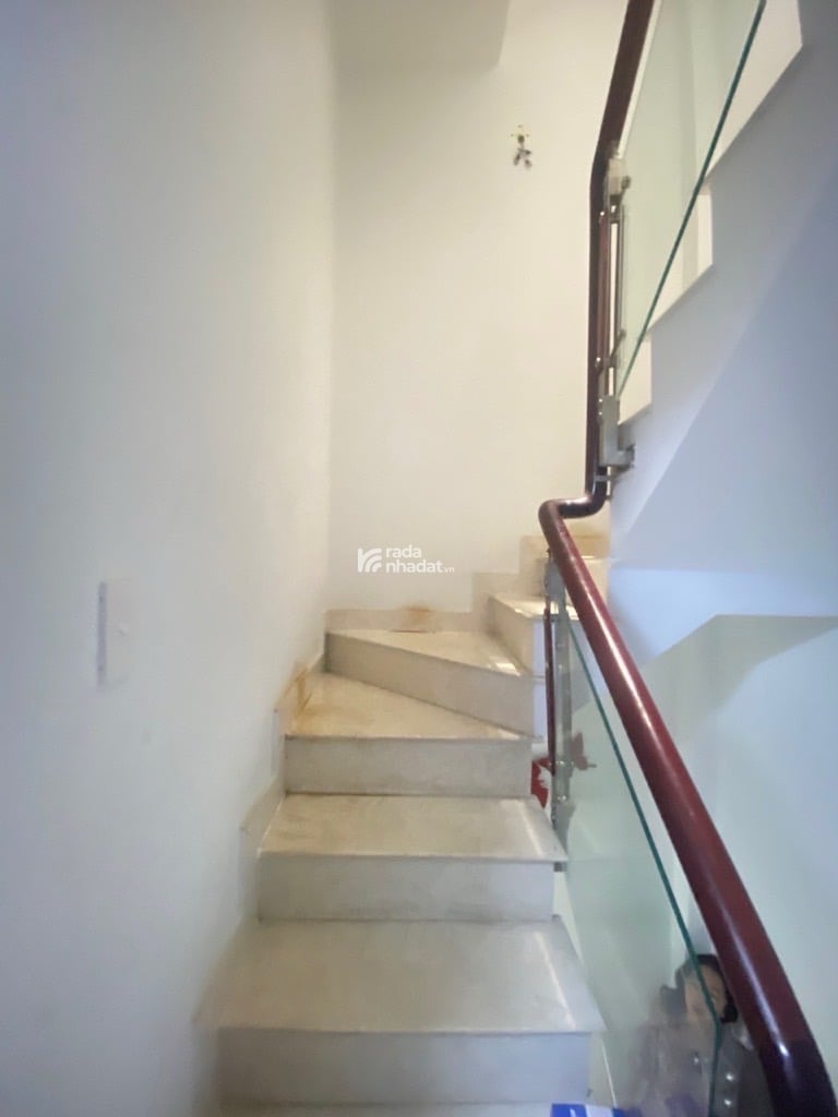 GẦN MT NGUYỄN VĂN TRỖI, PHÚ NHUẬN, 3 TẦNG CÓ KC Ở NGAY. GIẢM 350TR CHỈ CÒN 10T TL 