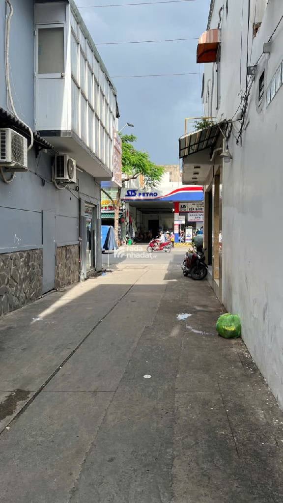 NHÀ ĐẸP 5 TẦNG BTCT SÁT BÊN ĐẦM SEN SẴN DÒNG TIỀN 15 THÁNG.