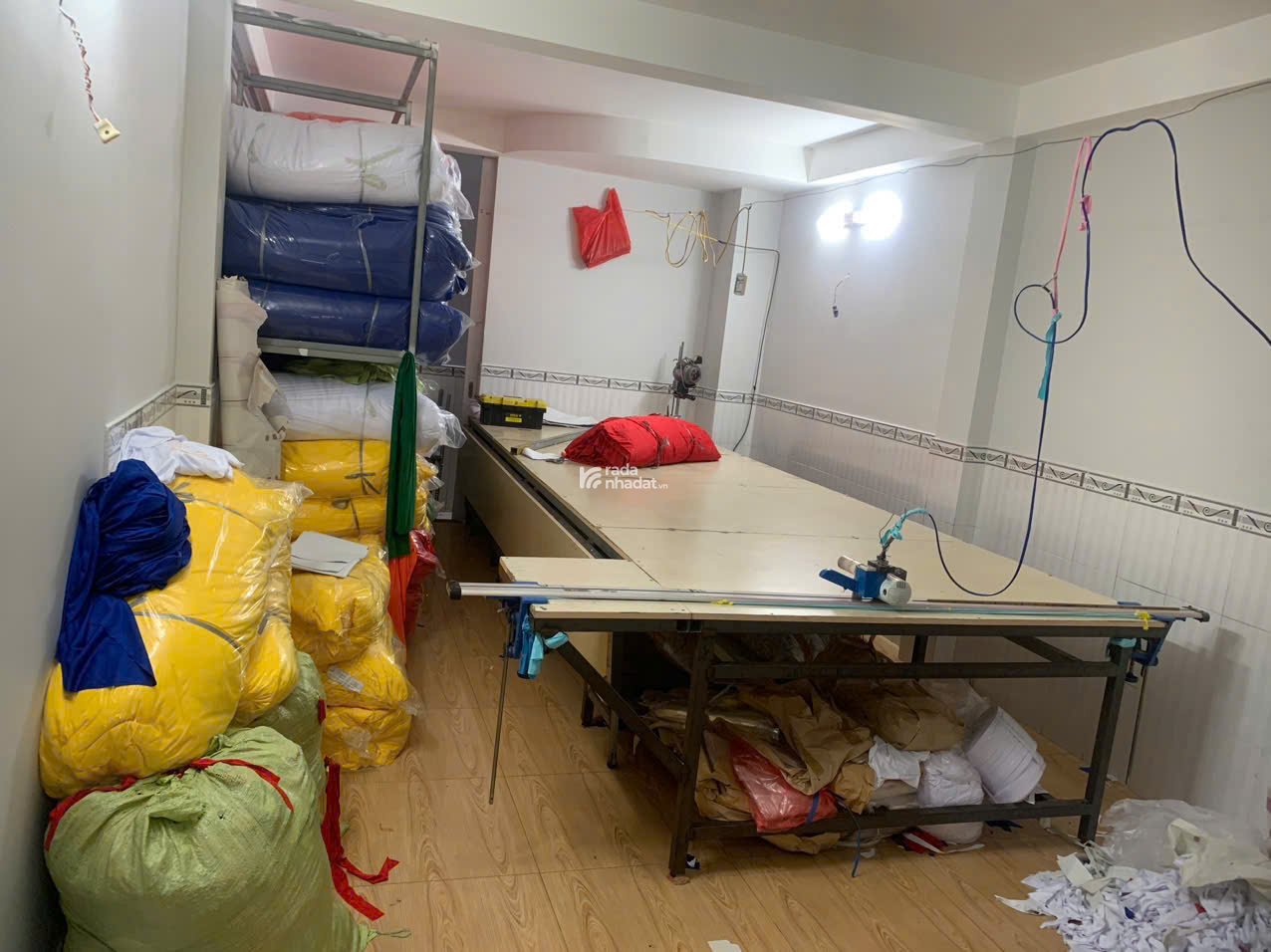 Hẻm 10m gần Chợ Tân Hương, 80m2, 3 tầng, 5PN, Chỉ 10.8 tỷ TL