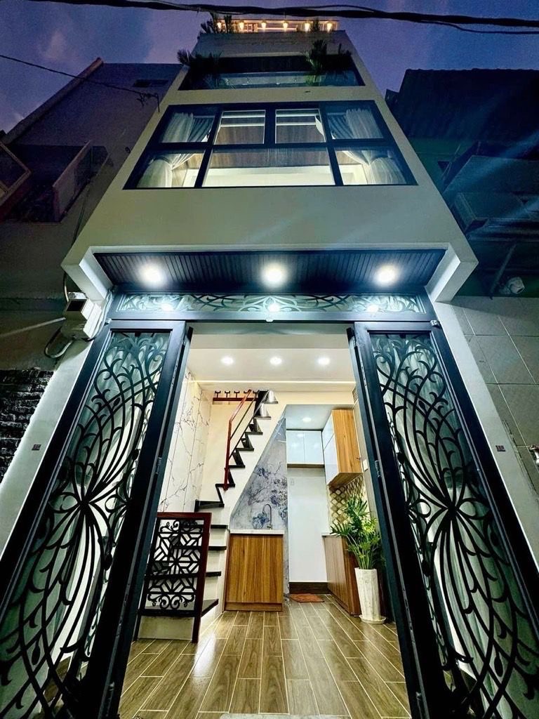NHÀ 4 TẦNG BTCT - 3PN - HẺM THÔNG - GẦN CHỢTân Hoà Đông Phường 14 Quận 6Giá 2,550 tỷMô tả:Diện tích