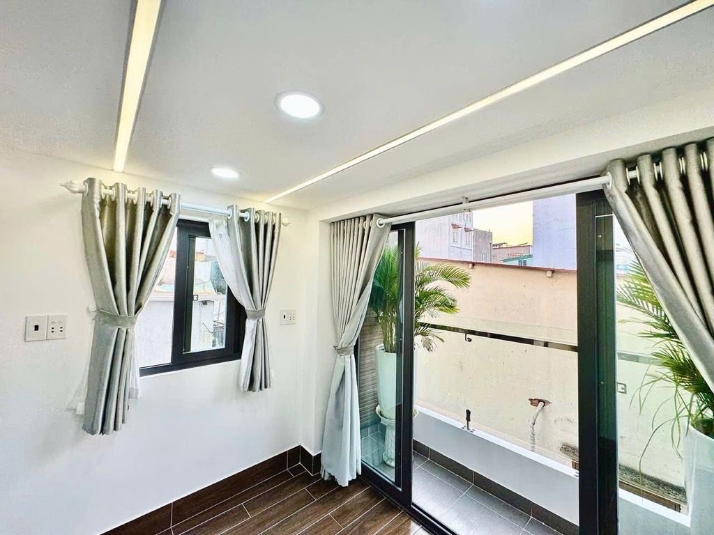 NHÀ 4 TẦNG BTCT - 3PN - HẺM THÔNG - GẦN CHỢTân Hoà Đông Phường 14 Quận 6Giá 2,550 tỷMô tả:Diện tích