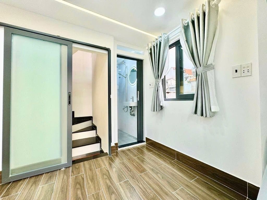 NHÀ 4 TẦNG BTCT - 3PN - HẺM THÔNG - GẦN CHỢTân Hoà Đông Phường 14 Quận 6Giá 2,550 tỷMô tả:Diện tích