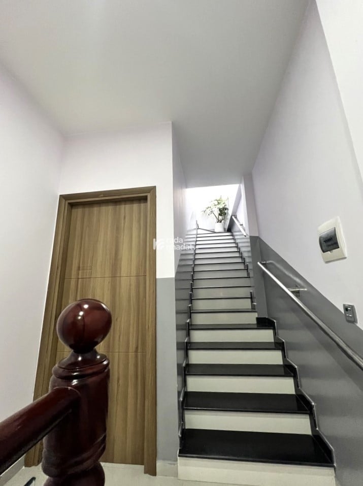 NHÀ ĐẸP 3 TẦNG HẺM 1 SẸT ĐƯỜNG LÒ LU - HẺM THÔNG XE TẢI - GIÁ 6.8 TỶ (TL)