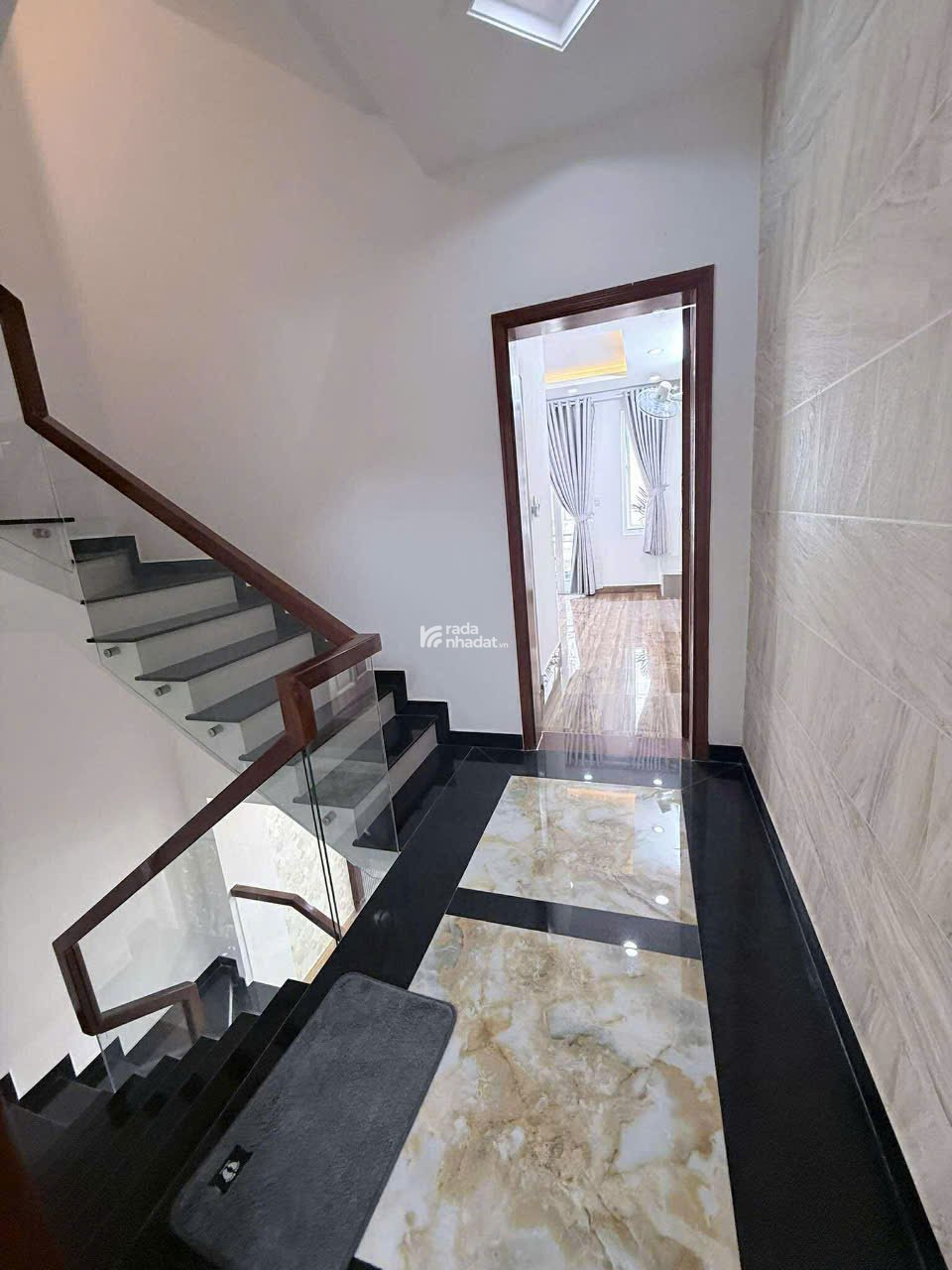 HẺM OTO HOÀNG BẬT ĐẠT, P15, TÂN BÌNH -DT: 4M X 14M X 5 TẤM (54M2) Giá: 8.9 tỷ ( thương lượng)