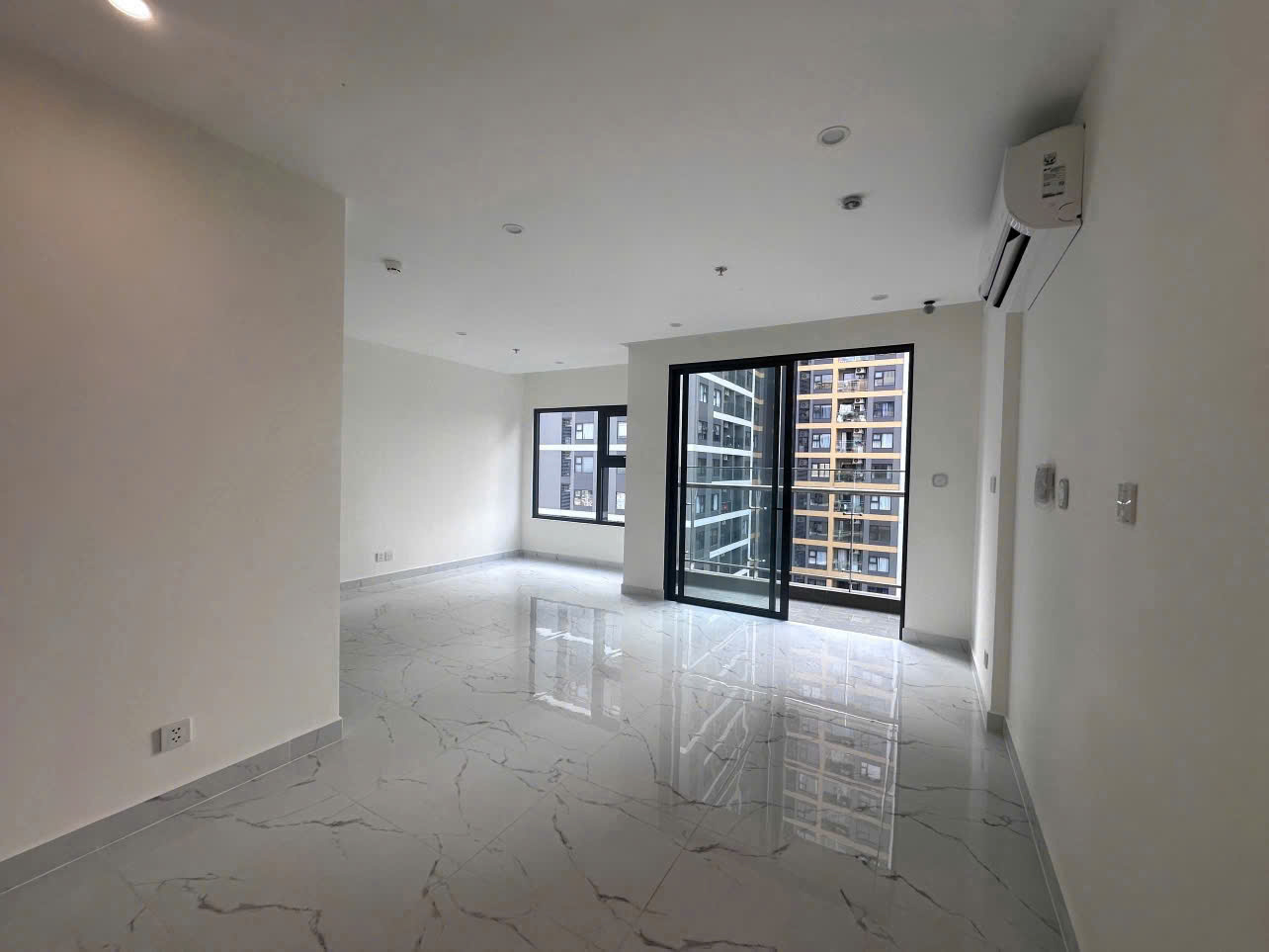Bán căn 2PN Glory Heights  Vin Q9 DT 59m2 View Đông Bắc. Chỉ 3,35 tỷ