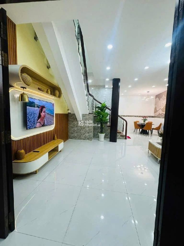 Nhà ôtô đổ cửa - 2 tầng mới - 58m2 nở hậu - full nội thất, Làng Hoa Gò Vấp, 5 tỷ xíu