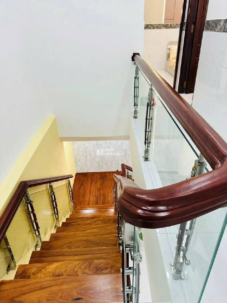 Nhà ôtô đổ cửa - 2 tầng mới - 58m2 nở hậu - full nội thất, Làng Hoa Gò Vấp, 5 tỷ xíu