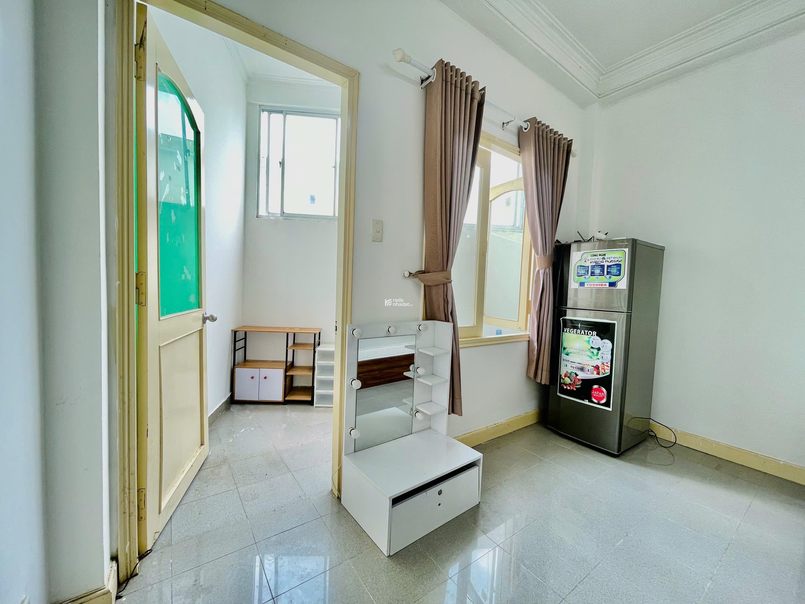 Phòng Trọ Tách Bếp Giá Rẻ Có Ban Công Quận 1 Gần Đại học Kinh Tế, Bùi Viện