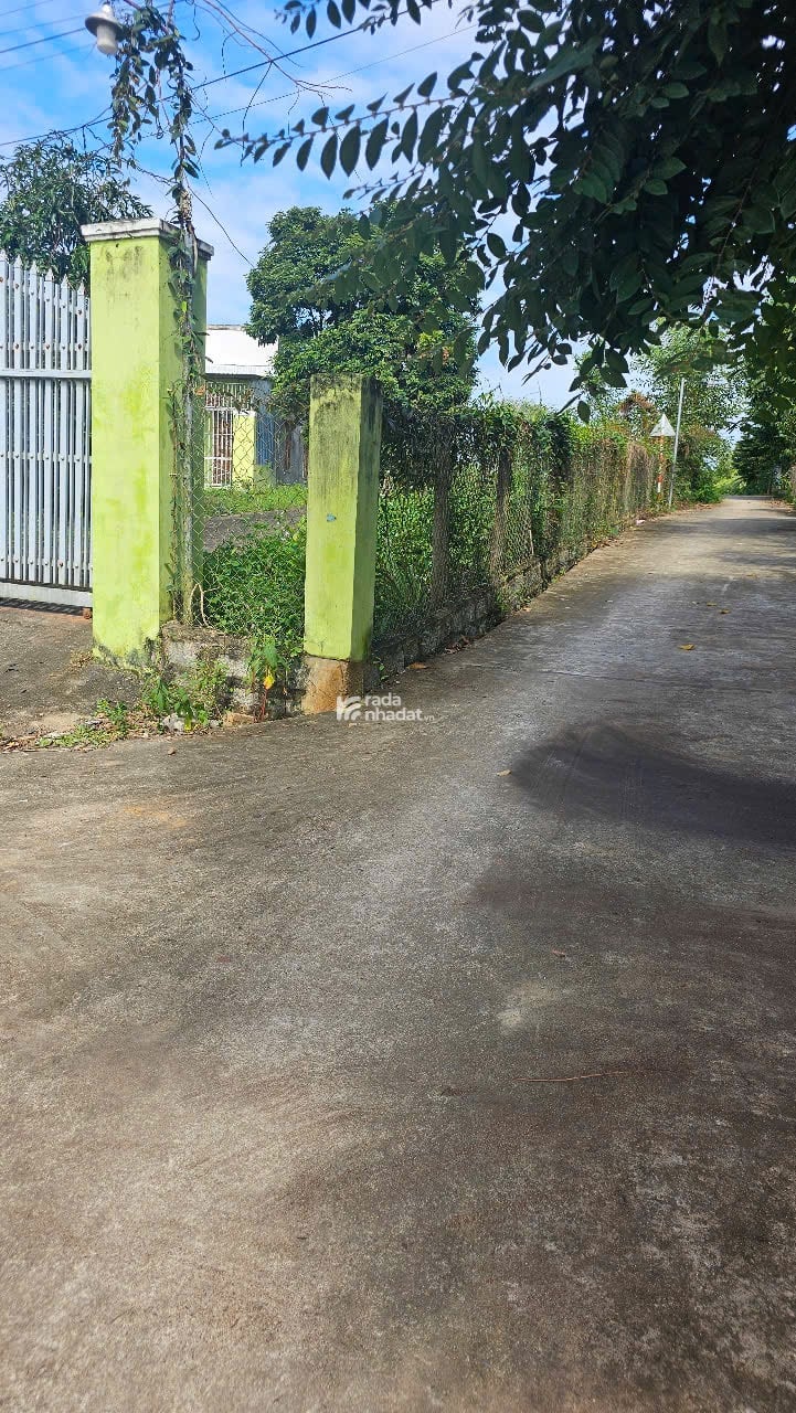 Bán lô đất thổ cư giá cực rẻ ở xã Xuân Đồng , Diên Khánh . DT 111 m2 , thổ 60m2.Giá 299tr