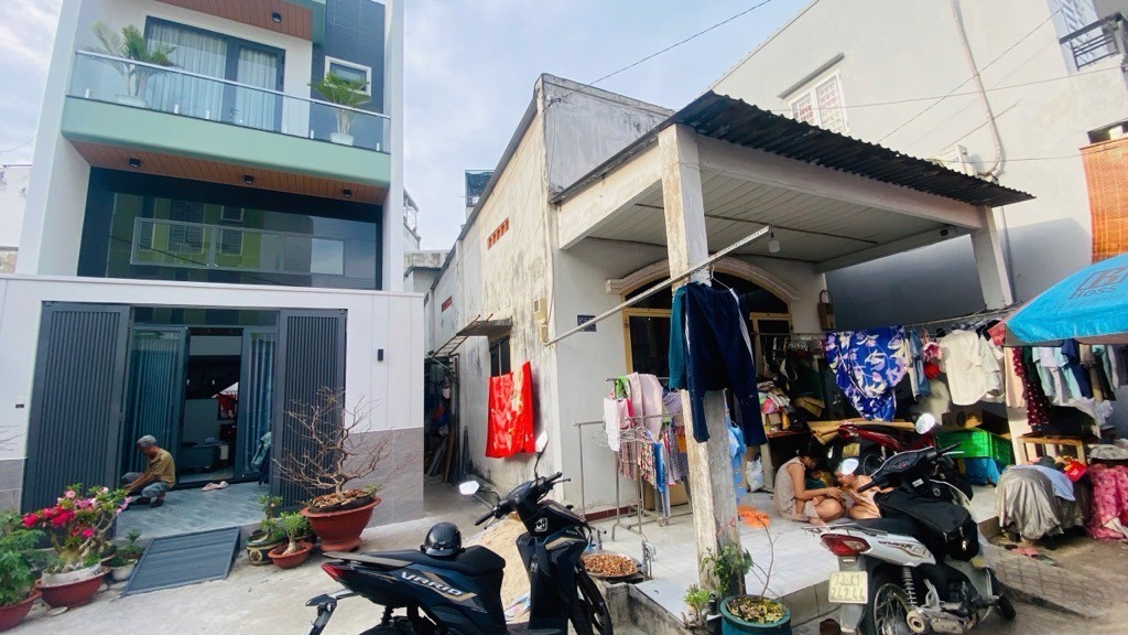 C4 TIỆN XÂY MỚI SÁT MẶT TIỀN GẦN ĐH CẢNH SÁT NGANG CHUẨN 5m S103m2 CHỈ 5,9 TỶ.