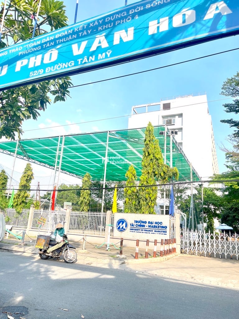 Bán nhà cách hẻm xe hơi 5 bước chân, 43m2, 3 phòng ngủ, đường Tân Mỹ quận 7