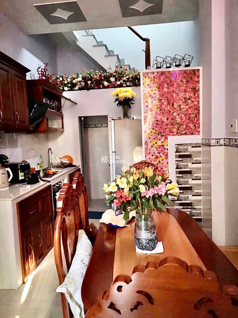 BÁN NHÀ KHU Y TẾ KỸ THUẬT CAO 4 TẦNG 3.X TỶ 2PN 3WC HẺM XE HƠI GẦN BẾN XE MIỀN TÂY  