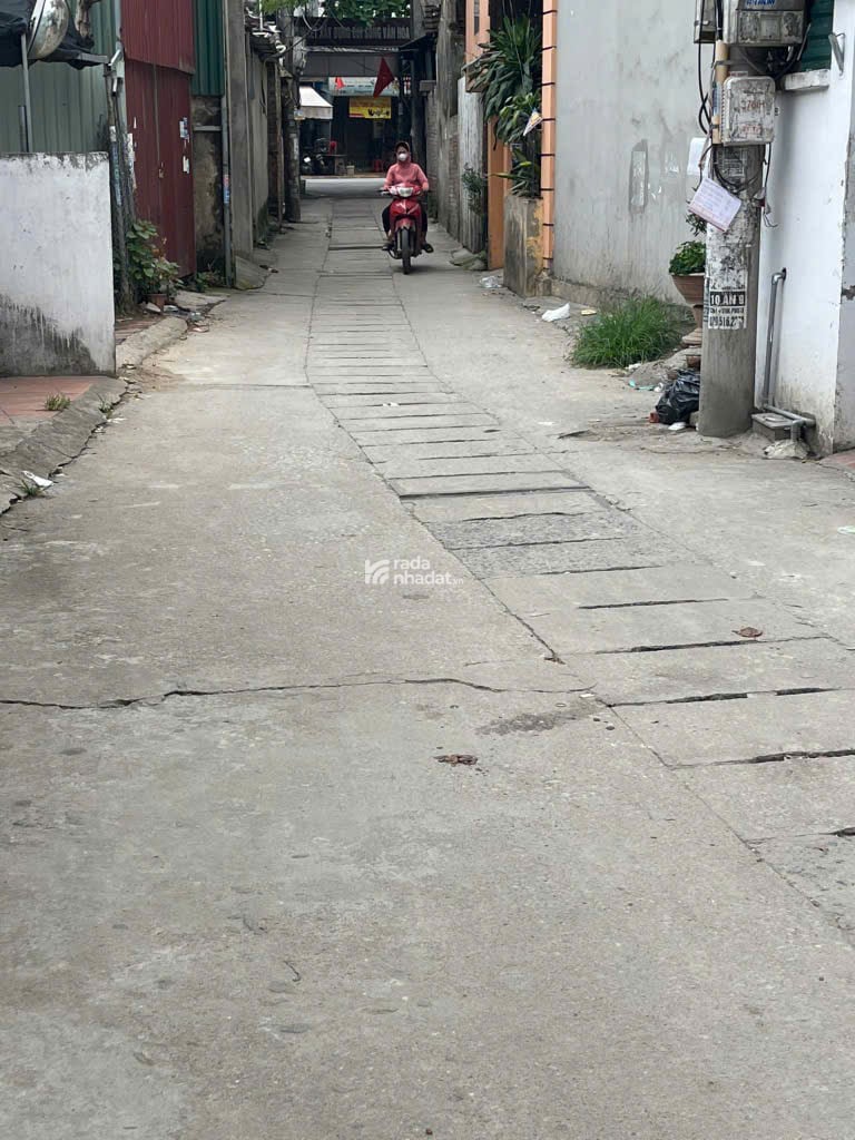 Chính chủ nhờ em Việt bán nhà đẹp Ỷ La chưa đến 5 tỷ