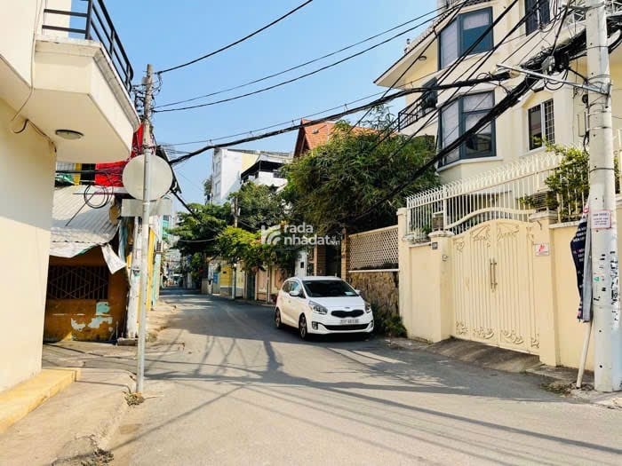 MẶT TIỀN KINH DOANH- 2 MẶT ĐƯỜNG XE HƠI TRƯỚC SAU THOÁNG MÁT- KHU VIP GẦN UBND PHÚ NHUẬN.