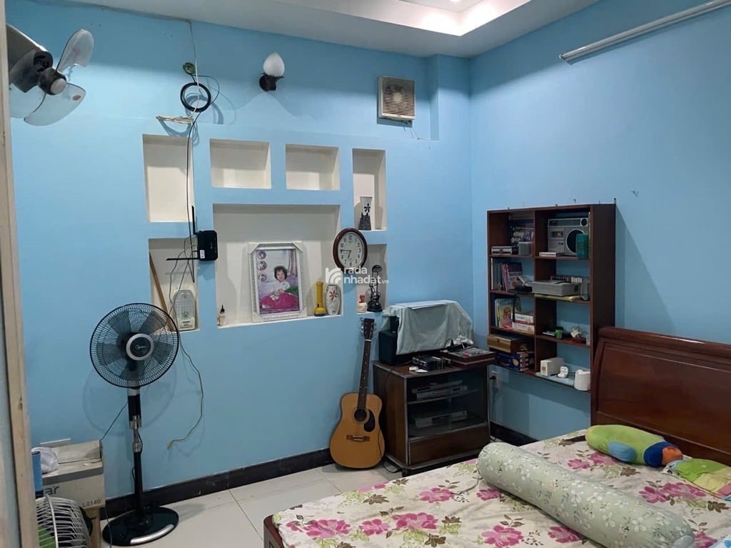 CẦN BÁN GẤP GIẢM GIÁ 200TR- NHÀ HẺM XE HƠI NGAY TRUNG TÂM  TÂN PHÚ