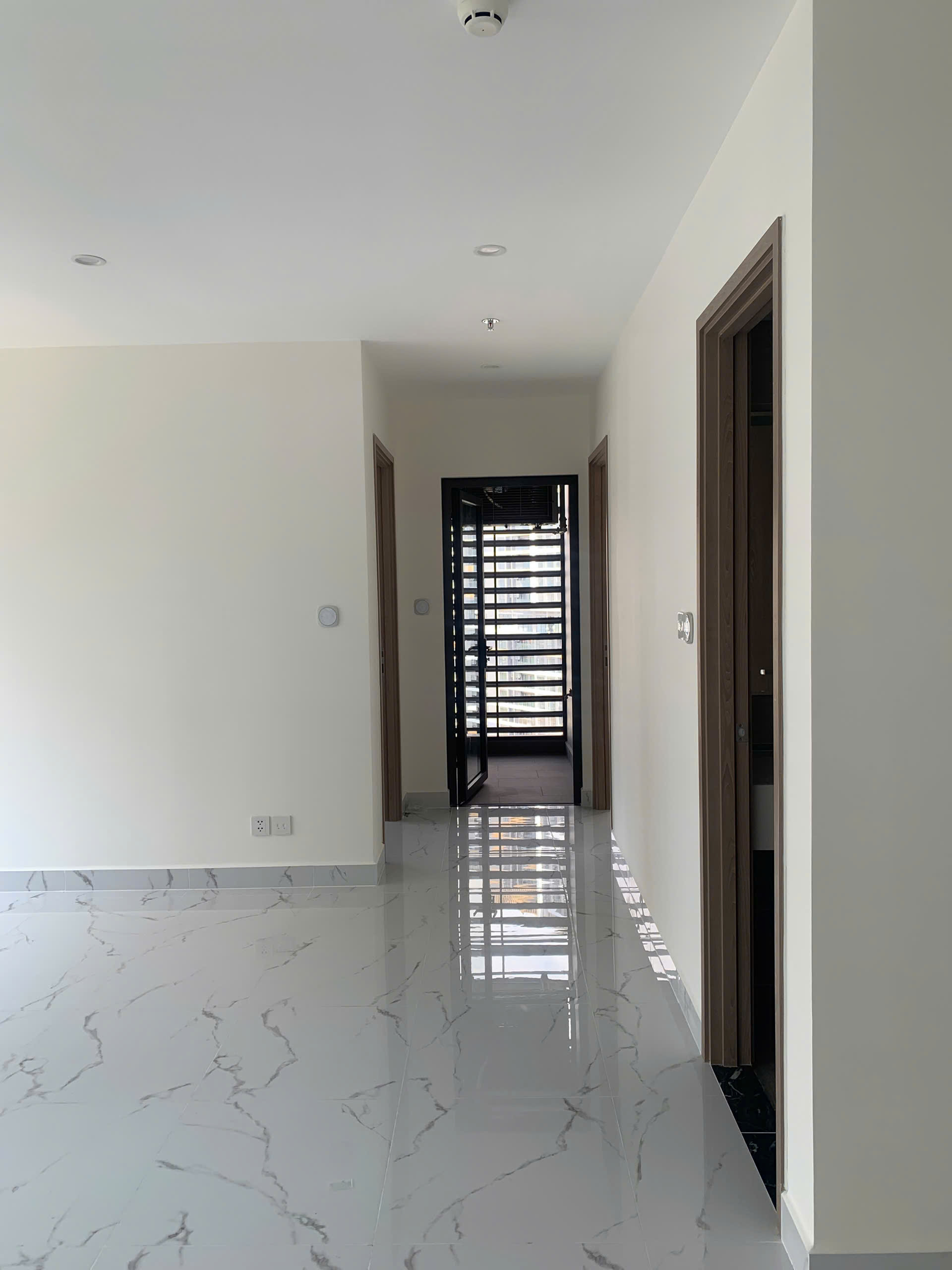 Cho thuê căn hộ BE loại 1 PN, diện tích 54m2. Gần Vincom sát công viên. Chỉ 7tr/th
