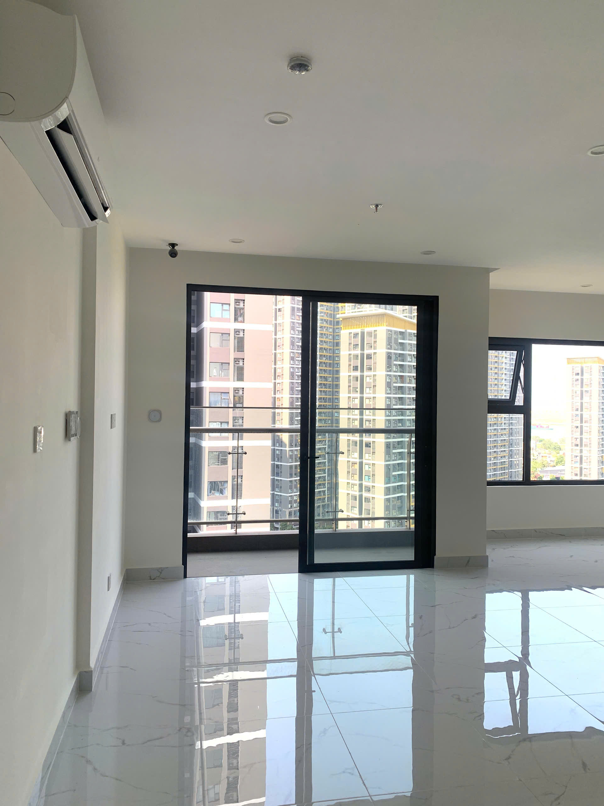 Cho thuê căn hộ BE loại 1 PN, diện tích 54m2. Gần Vincom sát công viên. Chỉ 7tr/th