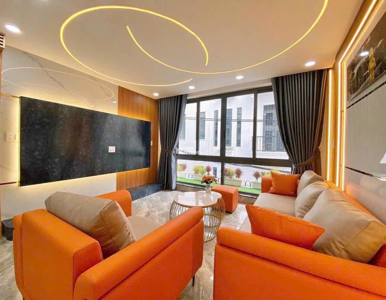 Bán nhà cực hot Võ Văn Tần, P5, Quận 3, giá 5,53 tỷ, 1 trệt 3 tầng, sổ riêng, tiện ích đầy đủ