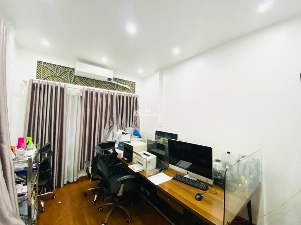 Bán nhà mặt tiền Nguyễn Đình Chính, dòng tiền sẵn có 50tr, ở ngay. 