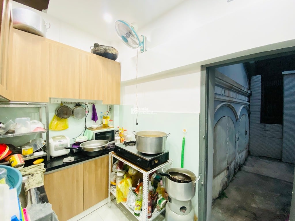 Bán nhà mặt tiền Nguyễn Đình Chính, dòng tiền sẵn có 50tr, ở ngay. 