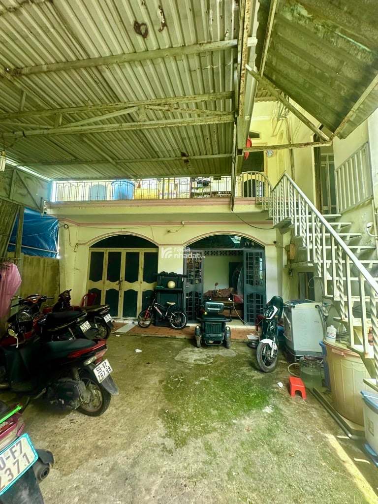 SÁT MT PHAN VĂN TRỊ, BÌNH THẠNH, 200M2 TIỆN XÂY MỚI. GIẢM 750TR CHỈ CÒN 19.5T TL 