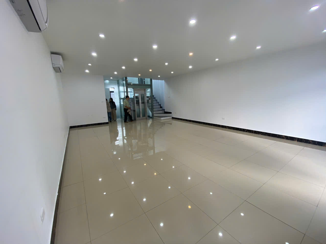 Cho thuê nhà Vinhomes Gardenia - Hàm Nghi - Mỹ Đình DT 93m2, MT 6m, 5 tầng thông sàn, giá 50 triệu