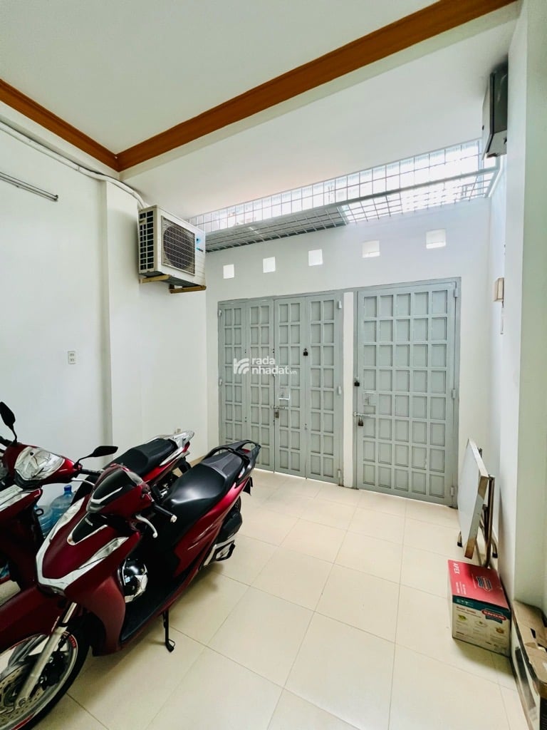Nhà MT đường Đào Duy Anh Phú Nhuận, nhà đẹp ở ngay.