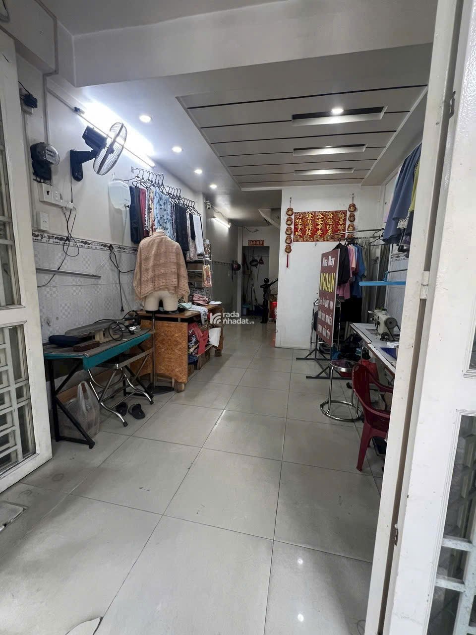 Bán nhà mặt tiền Lạc Long Quân - Quận 11 - 4 tầng  sân thượng - gần Đầm Sen - giá 6.98 tỷ
