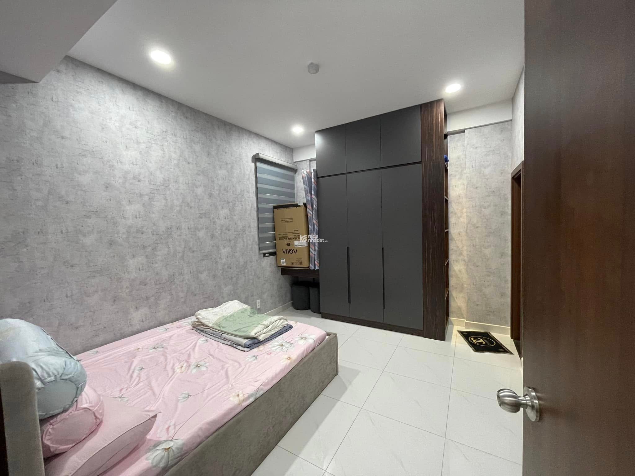 Cần bán gấp CH Green River Q8 do chủ kẹt nợ, 62m2 giá siêu rẻ chỉ 1 tỉ 275 triệu. Đầy đủ nội thất!