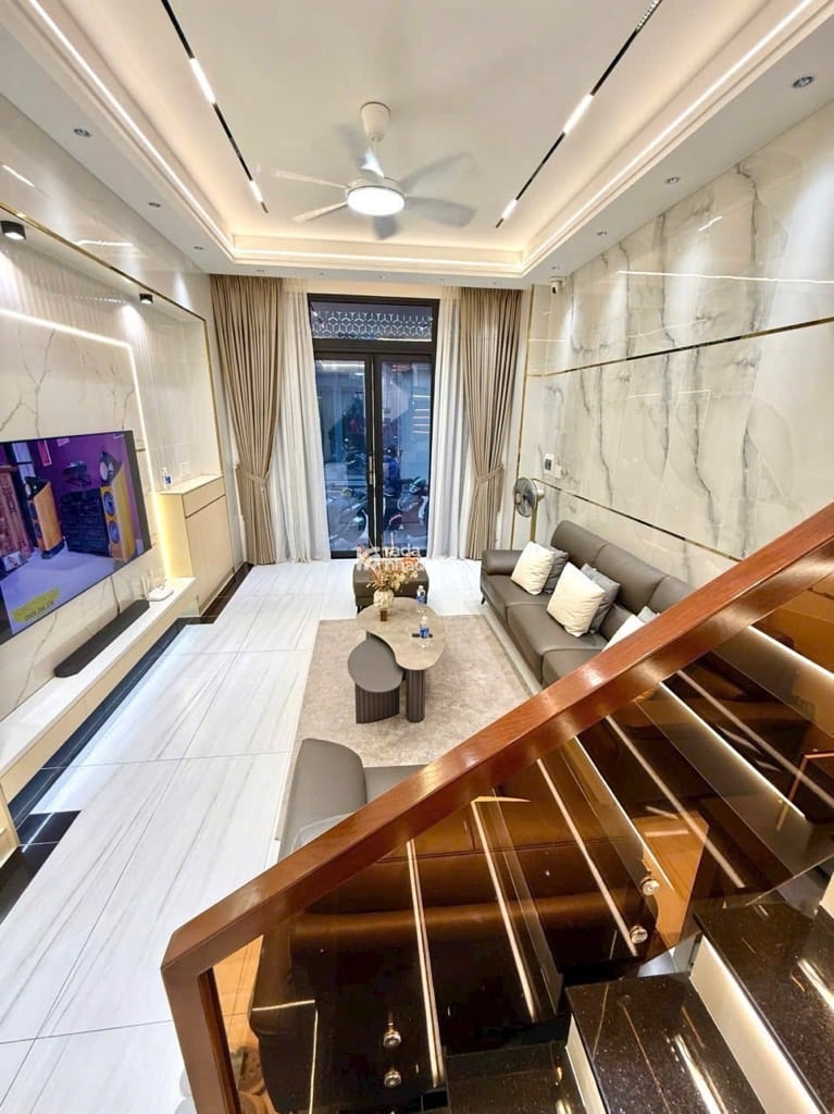 NHÀ 4x15M 4 TẦNG LUNG LINH HẺM 6M XE TẢI CHỈ NHỈNH 7 TỶ Ở NGAY BÌNH TÂN