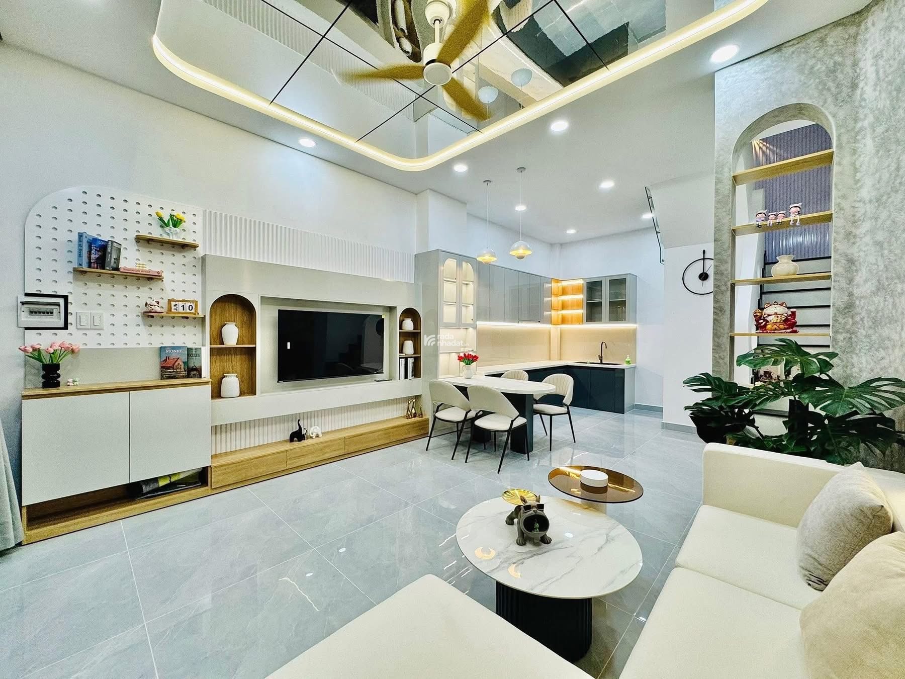 Bán nhà ngay Phổ Quang, Phú Nhuận. Giá: 3 tỷ 530tr/ 68,5m2 sổ riêng, đường ô tô