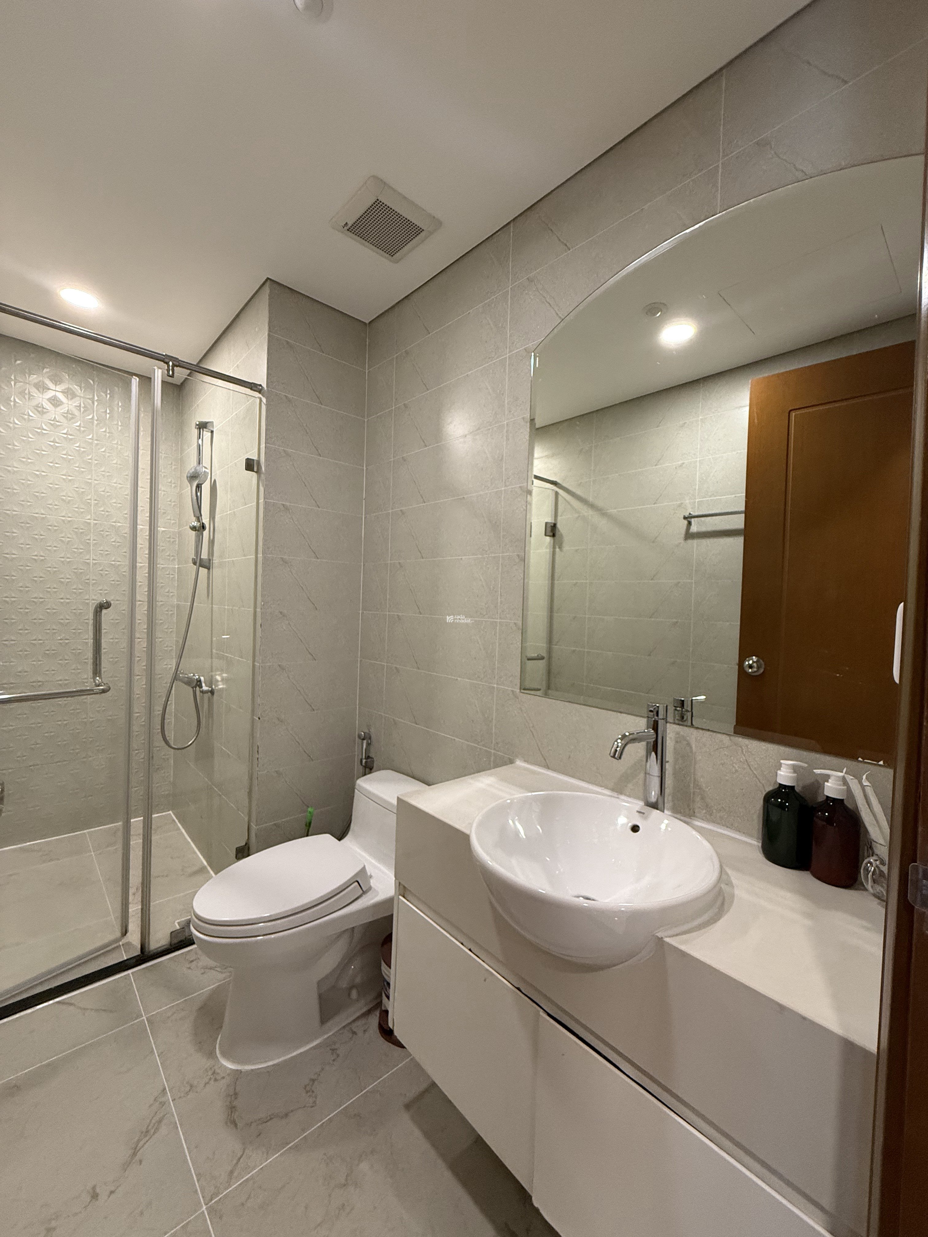 Vinhomes Central Park Bình Thạnh, Căn hộ Giá thuê chỉ 22 triệu/tháng xịn xò với 1PN và 1WC.