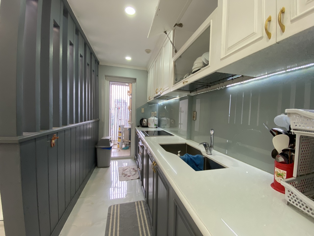 Sunrise City View, 25 triệu/th, 138 m2, 3PN, 2WC, full nội thất sẵn key xem nhà