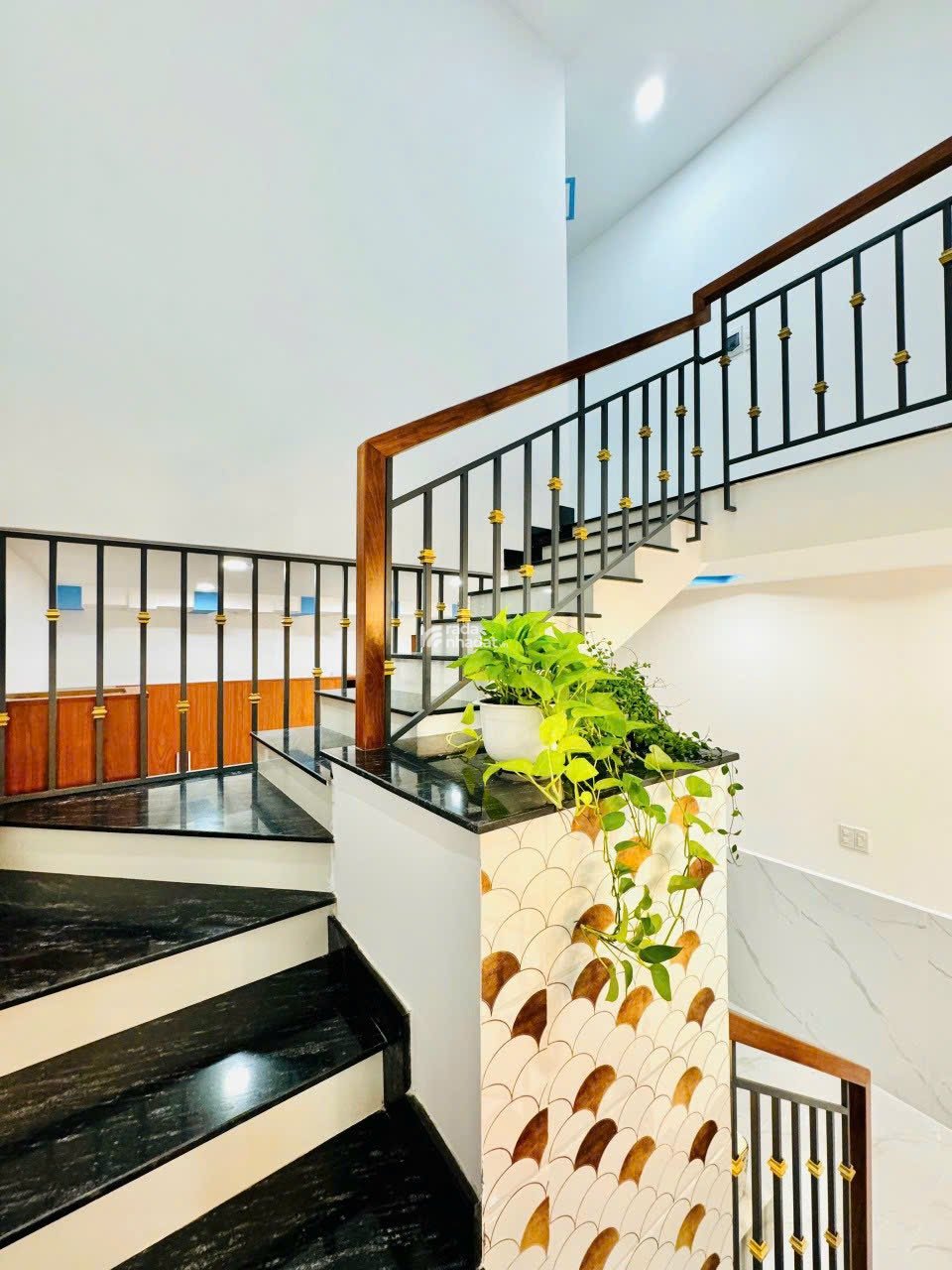 Xoay vốn bán gấp 64m2, Dương Quảng Hàm, P5, Gò Vấp, hẻm xe hơi 5.5m, sổ riêng