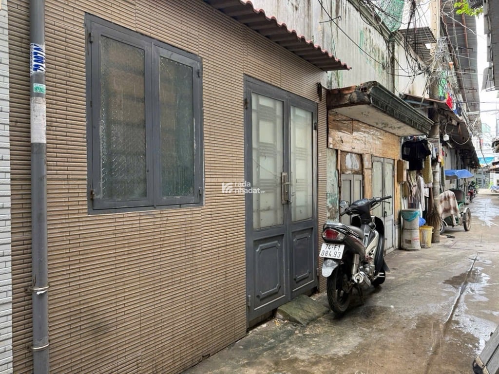 Chỉ 3.  2 tầng 40 m2, hẻm 3m, Bình Tân giáp Tân Phú. 