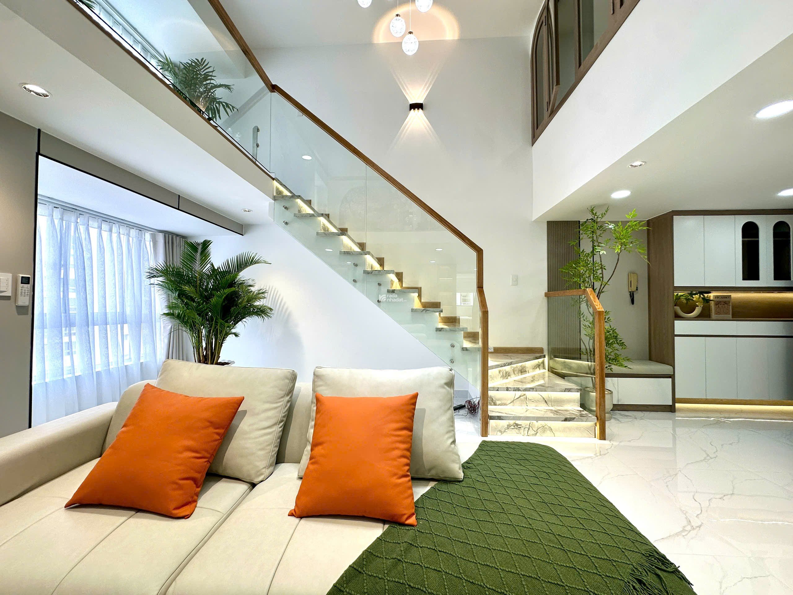 Bán nhanh căn hộ duplex sky garden 1, PMH, Q7, DT 141m2, tk 5PN nhà mới đẹp, giá chỉ 8,9 tỷ 