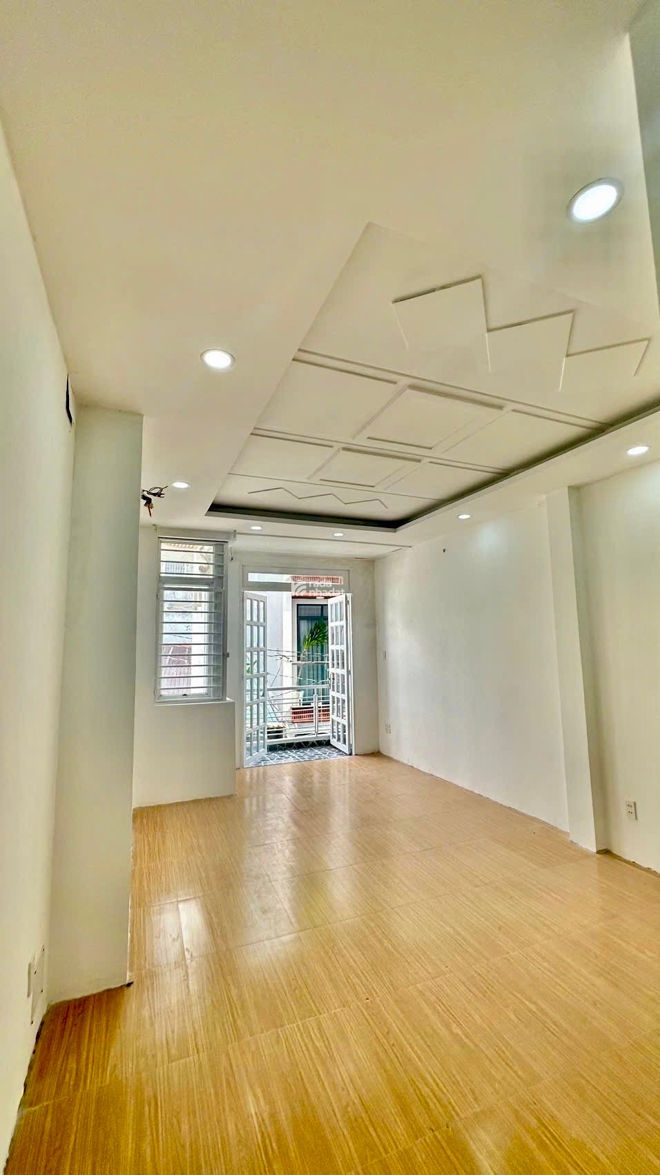 BÁN NHÀ 4 TẦNG - KHU CHỢ VẢI PHÚ THỌ HOÀ - 4x16 - HẺM 5M XE HƠI ĐỖ CỬA - CHỈ 7.2 TỶ TL