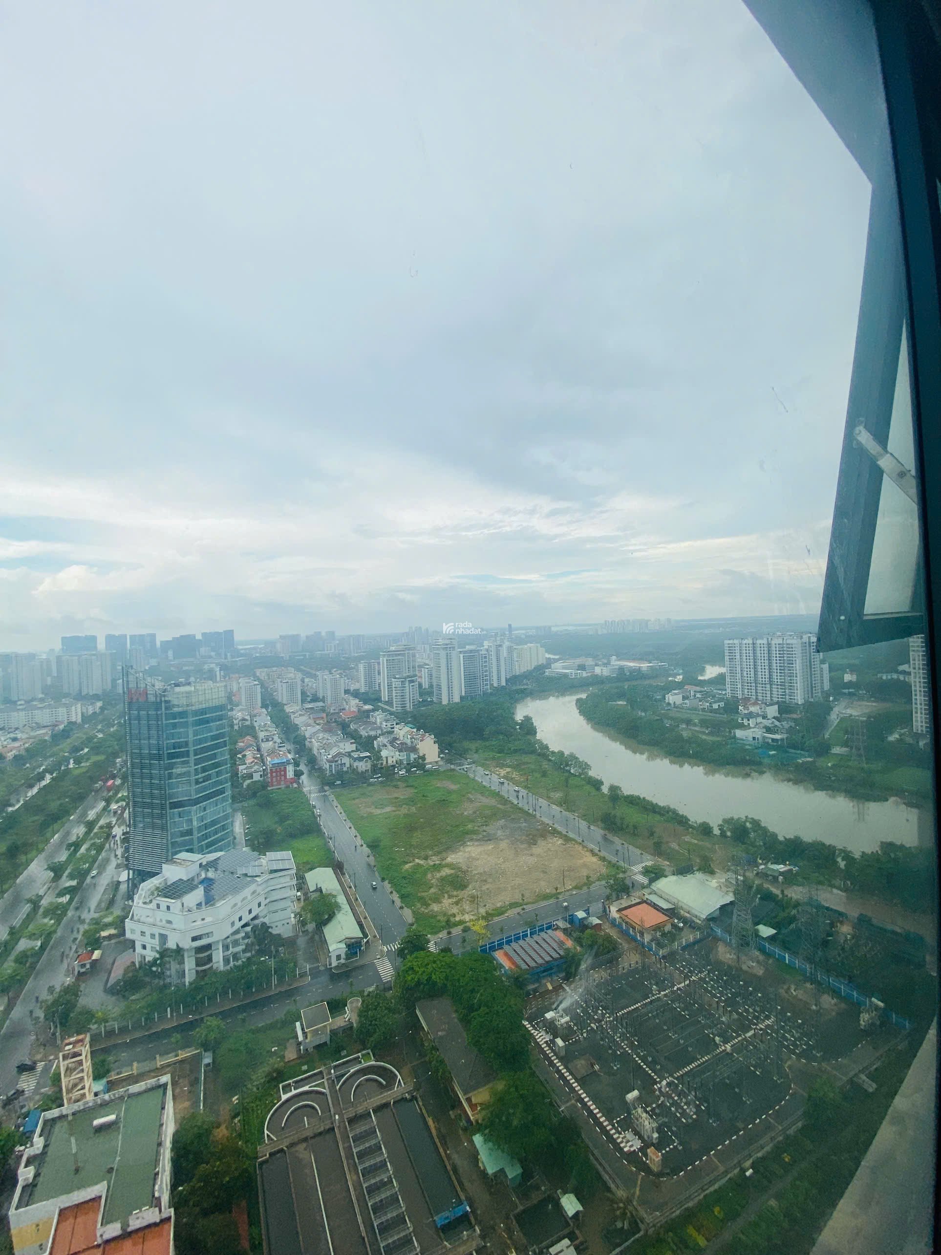 Bán nhanh căn 3PN suất nội bộ, giá 5,95 tỷ bao sổ, tầng cao view LM 81