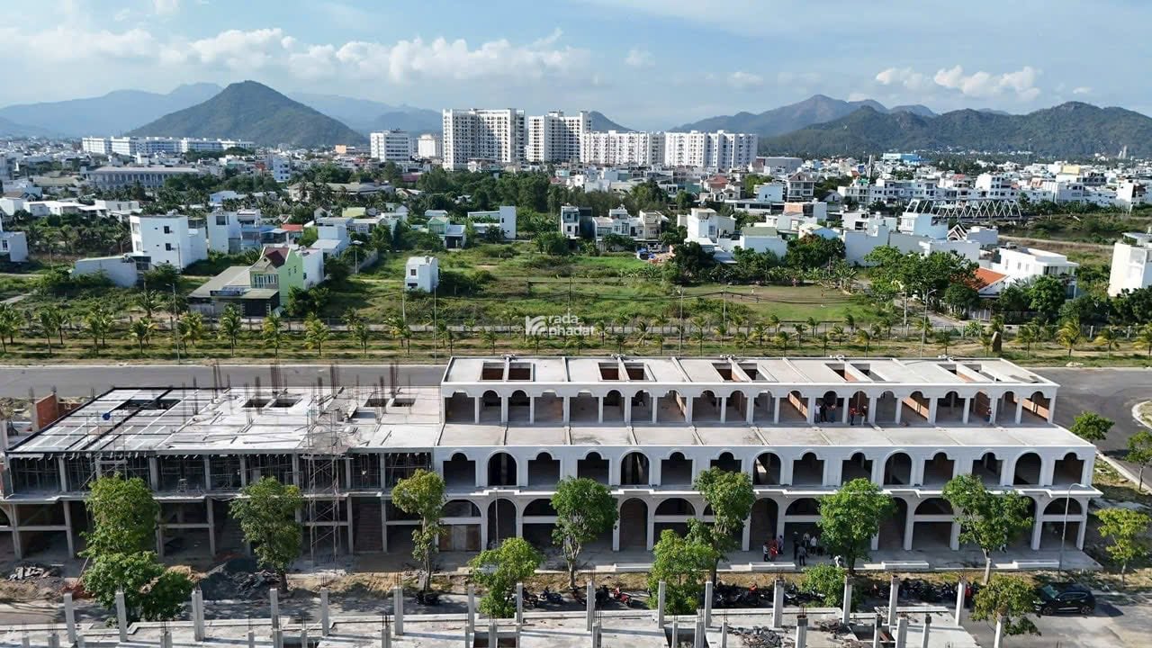  BÁN NHÀ PHỐ 3 TẦNG TẠI TRUNG TÂM NHA TRANG  CHỈ 2,1 TỶ VỐN TỰ CÓ! 