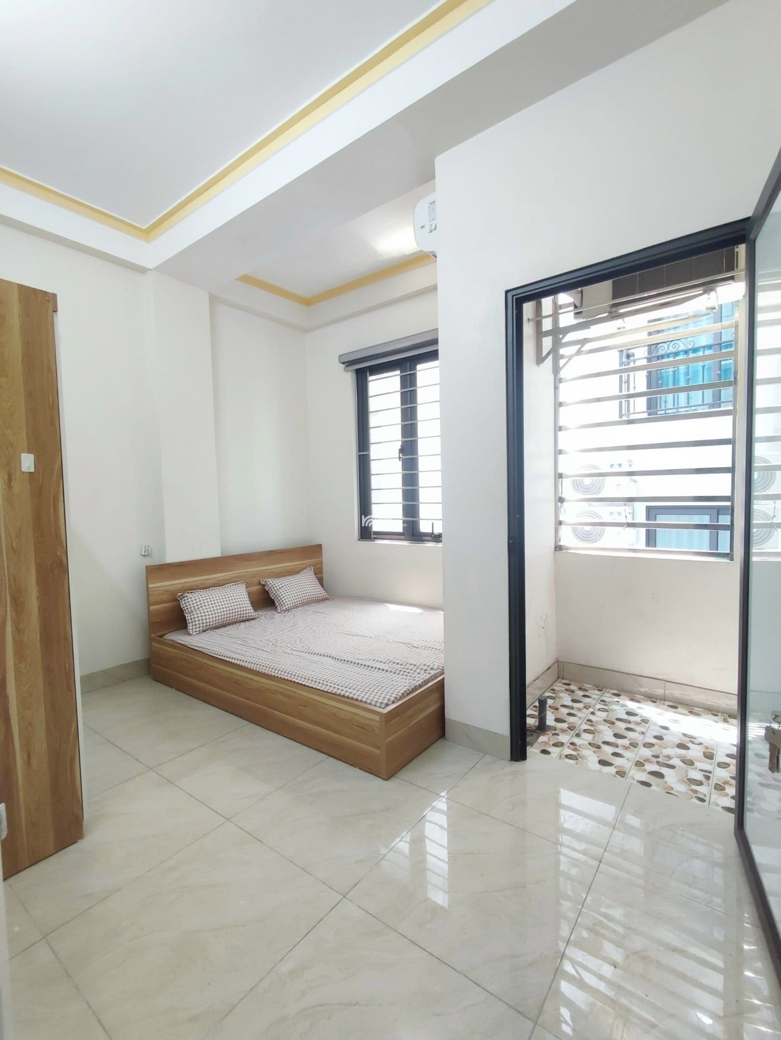 Chính chủ cho thuê nhà Phân Lô ôtô đỗ cửa tại Hào Nam 70m xây 5 tầng MT 5m hợp vp,công ty,TTTA 25tr