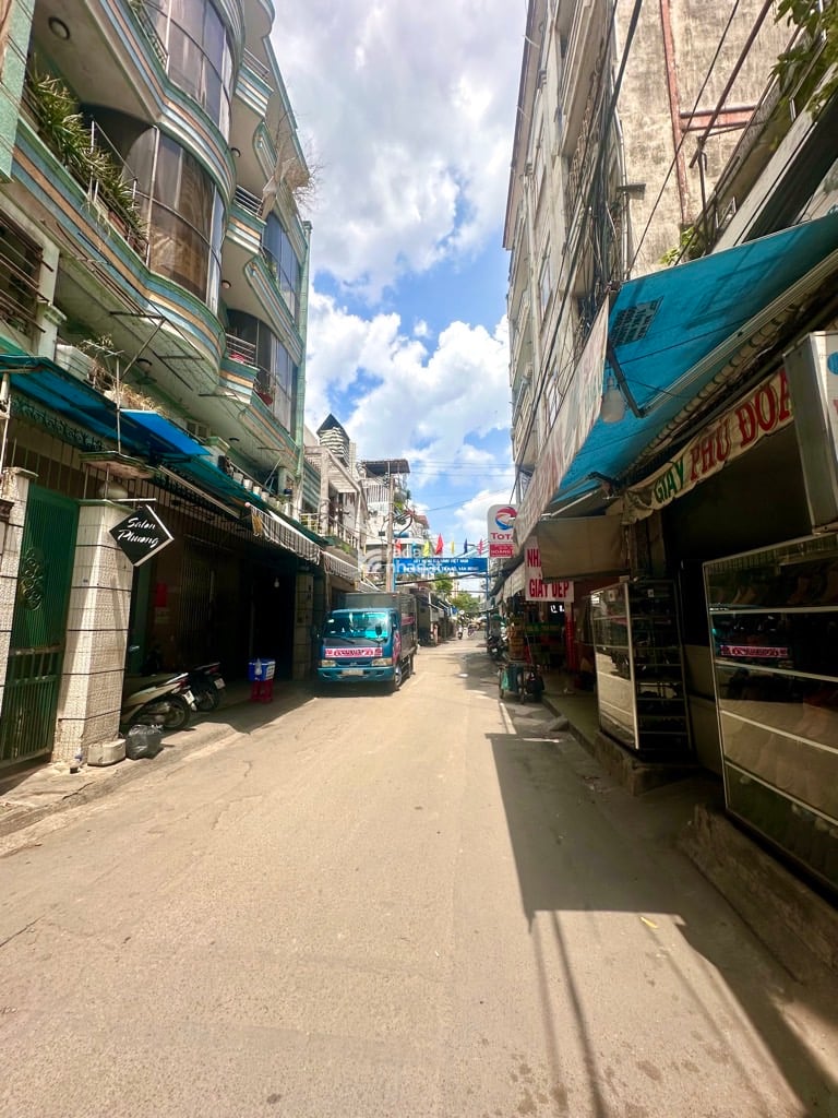 MẶT TIỀN KNH DOANH 5 TẦNG MỚI ĐẸP LUNG LINH - CHỦ XÂY TÂM HUYẾT ĐẸP - NGAY CHỢ TÂN BÌNH